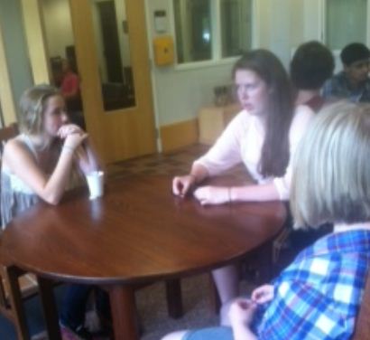 From left to right: Freshman Hannah Stanley, senior Katherine Jones and freshman Ellie Brass talk about the different student group options. Through the student mentoring program, “ I get to meet new people, it gives me an opportunity to branch out and do stuff i wouldnt normally be able to do,” Jones said. 