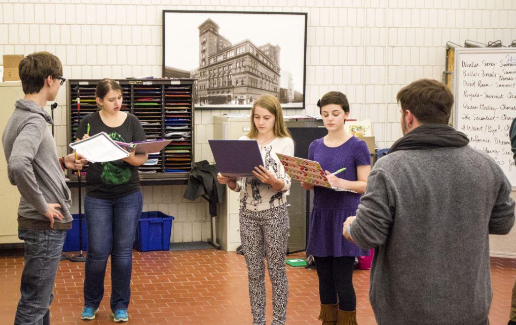 From left to right, freshman Henry Ziemer, senior Emily Ross, sophomore Anna Biggs, sophomore Maggie Vlietstra and Upper School theater director Eric Severson work on blocking for the fall play. “The play requires a very large cast… Some actors are cast in multiple roles,” Severson said.