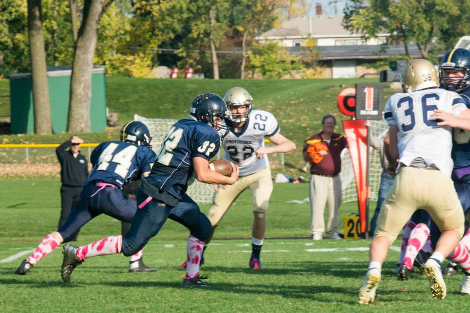 Junior running back Louie Bogolub races past a Providence Academy player. 