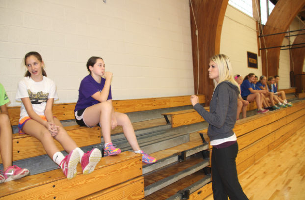 Upper+School+Physical+Education++and+seventh+grade+PE+teacher+Kaitlyn+Frenchick+separates+her+seventh+grade+class+into+teams+to+play+handball.