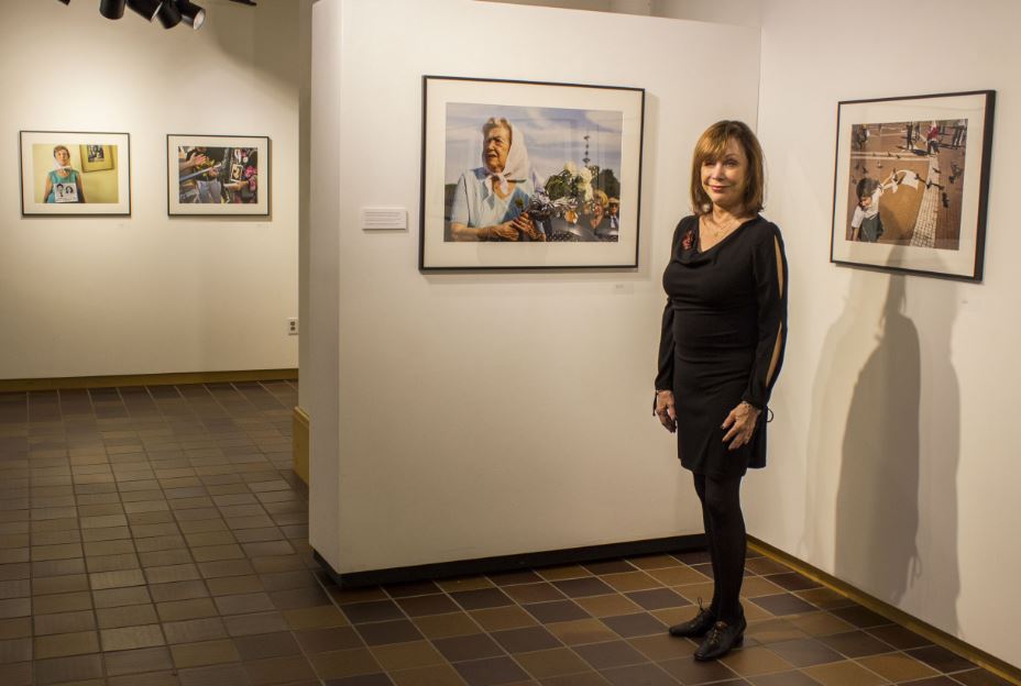 Sylvia Horwitz stands by her pictures in the Harry M. Drake Gallery at her show’s opening. “I was deeply moved and inspired by the Madres and Abuelas and wanted to make a visual
record of what I was experiencing,” Horwitz said.