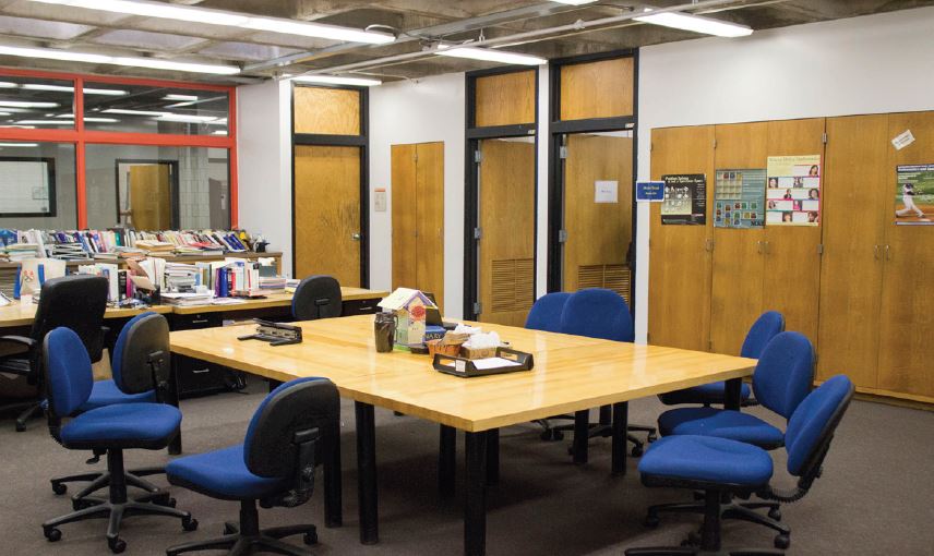 The math area sits, devoid of tutors or students seeking assistance, during a Thursday tutorial
period. This illustrates two problems with the current situation: lack of participation by tutors, and lack of demand for their services.