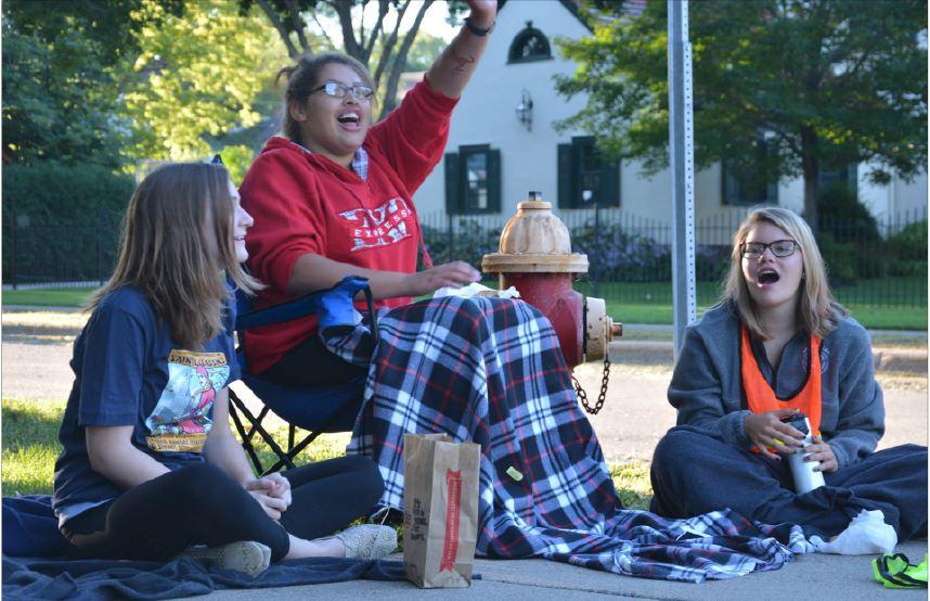 Seniors Carrie JaeGer, Alexis Irish, and Maddie Flom-Staab cheered on bicyclists participating in the St. Paul Classic Bike Tour at the corner of Mississippi River Boulevard and Randolph Avenue on Sept. 7. “It’s a beautiful day! I enjoy the pink-I appreciate your style!” Flom-Staab yelled in encouragement.