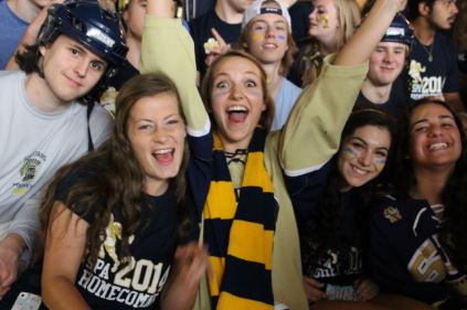 From left: Junoirs Evan Dahlseide, Liz Shaheen, Chloe Wilkens, Emilee Skadron, and Dhara Singh show their junior pride. 