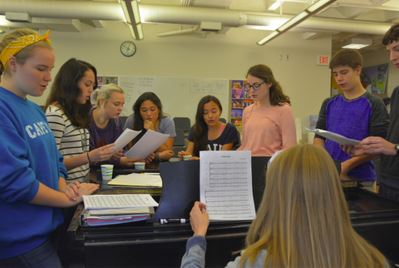 Junior Anna Biggs plays the piano as students practice singing during their first practice; “They’re really doing it themselves,” student group advisor Anne Klus said while watching the group practice. 