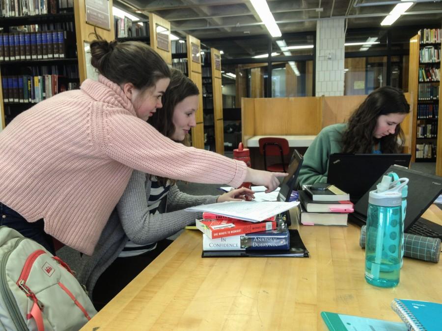 Junior Claire Walsh gives junior Hallie Sogin some last minute feedback on her history paper. “I think it’s fun to read other people’s papers because you get to see what they’re interested in,” Sogin said. Papers were due on Feb. 11 and 12.