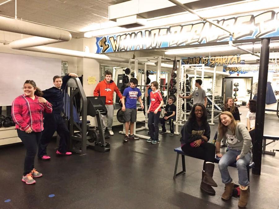 Fitness for life students familiarize themselves with the equiptment on the first day of class. “I’m excited to learn the CPR stuff. I saw the other classes do it and it looked like something that would be really fun,” freshman Robin Bartlett said. 