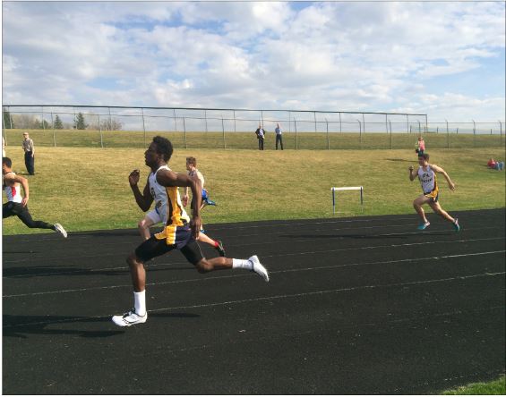 Junior dalante peyton sprints in a race on April 16. The match was at Mounds Park Academy versus Mounds Park Academy and Minnehaha Academy. “Support from captains, teammates, and fans during and after the race is kinda cool,” sophomore Kyle Ziemer said. 