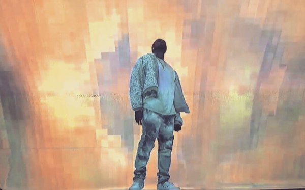 Kanye West performing Ultra Light Beam on Saturday Night Live.