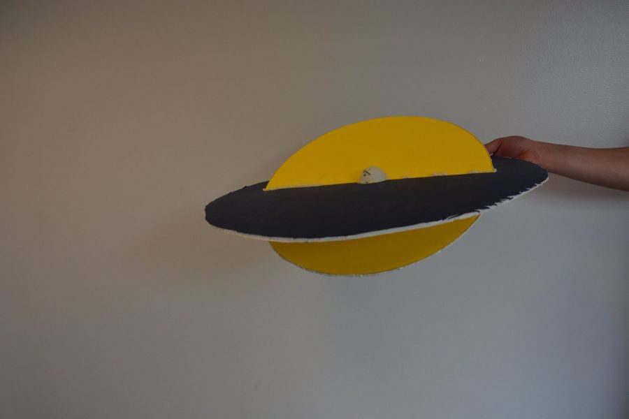 A model of Venus transit made by Heilig shows the planes of Earth and the planet in transit, as well as the two points at which transit can occur.