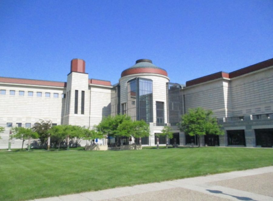 THE MINNESOTA HISTORY CENTER in downtown St. Paul is the location of the 2016 prom planned by the Junior Class Leadership Council members. “JCLC picked the History Center for its cavernous spaces with high ceilings and beautiful natural lighting. It’s those details that give the event an air of class,” Junior Class Leadership member Maya Kachian said.