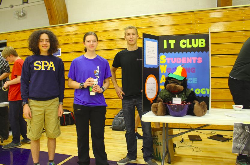 Leaders from the IT Club let prospective members know that they'll work to make the community more tech-savvy this year.