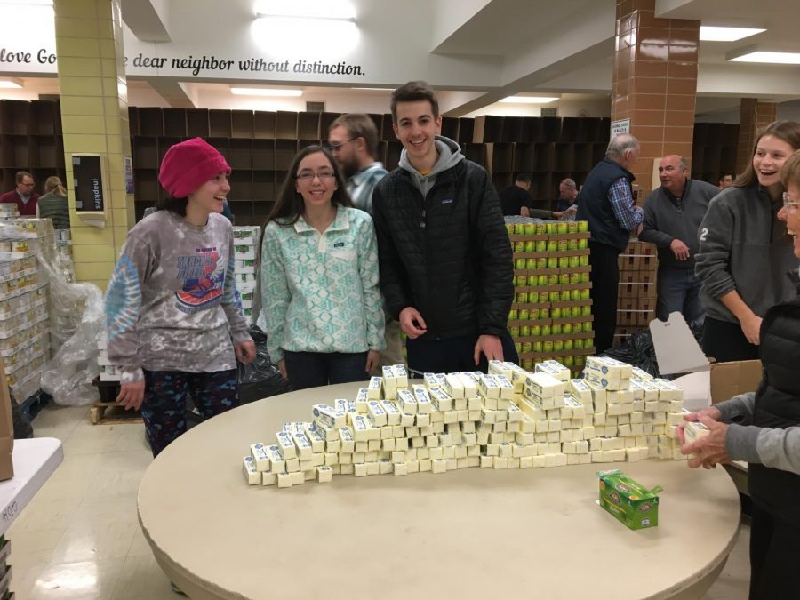 Seniors Stephanie Frisch, Marlee Baron, and Nik Elsaesser volunteered at Meals on Wheels on Thanksgiving morning. 