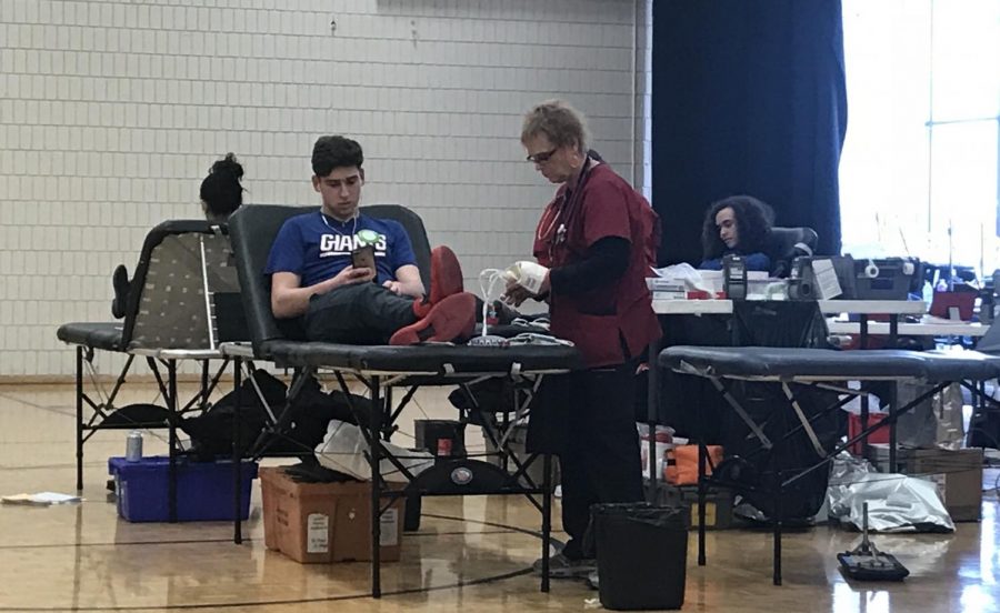 Junior+Reuben+Vizelman%2C+donates+blood+at+the+annual+drive.