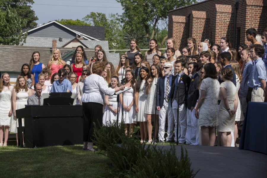 Academy+Chorale+performs+at+the+2016+Commencement+on+the+front+lawn+of+SPA.+