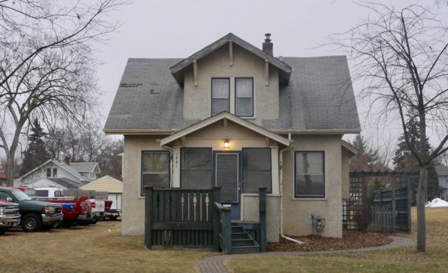 A picture of one of the rental houses in front of SPA.