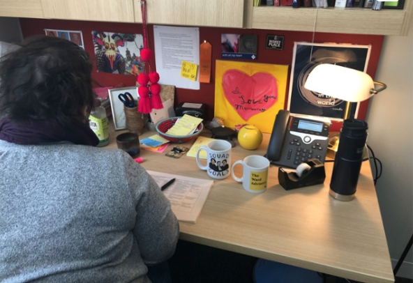 [WHATS ON MY DESK?] Ward shows off art and mugs