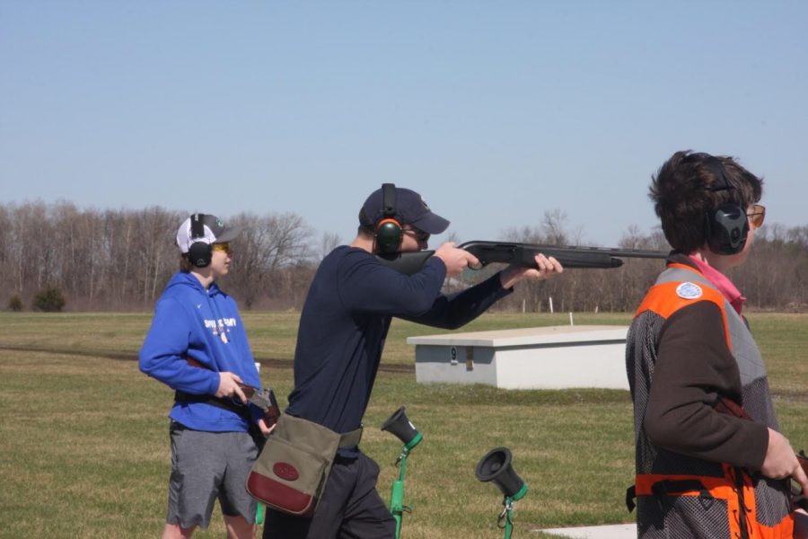 Junior+Eric+Bottern+%28middle%29+aims+for+a+clay+pigeon+in+his+first+round+of+the+day.