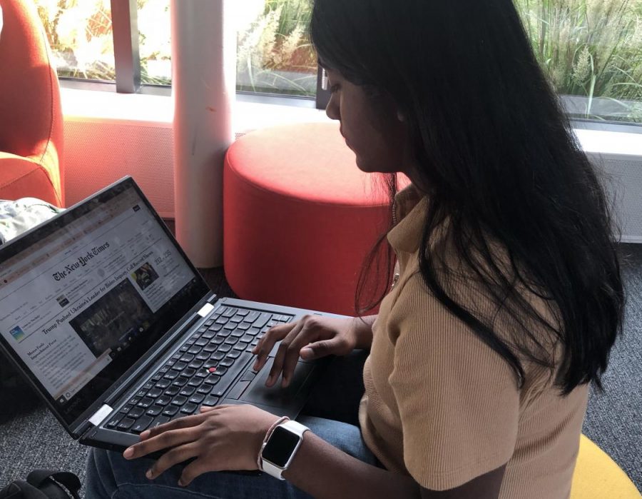 Junior Rashmi Raveendran scrolls through the main headlines for the New York Times. She said, “I know about it but I don’t use it too much. I feel like people might not even recognize that we have access to it since it happens automatically on your computer. I think if more people realized that the school pays for accounts for all of us, then everyone would use it much more often.”
