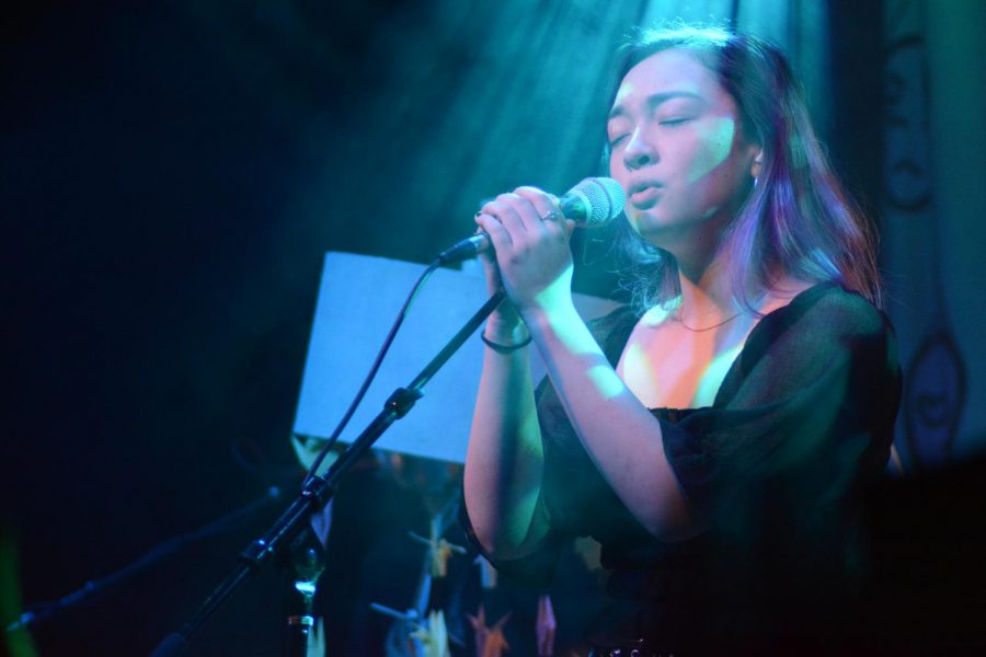 mxmtoon started off by singing "blame game," a song about reconciling with someone from her past in her dream.