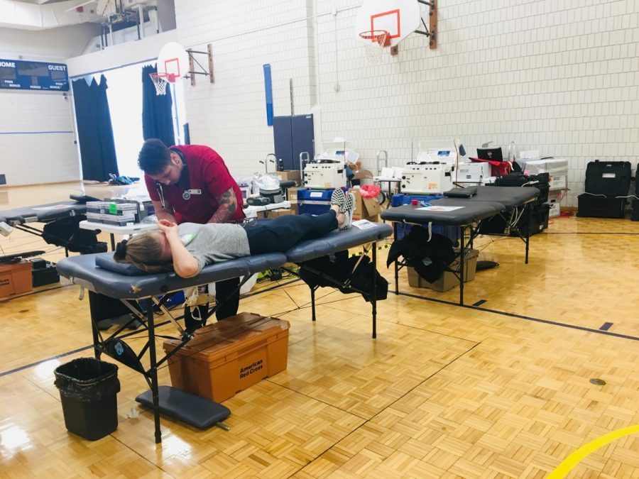 Students line up to give blood in the previous location: the small gym
Note: This image was previously published in RubicOnline