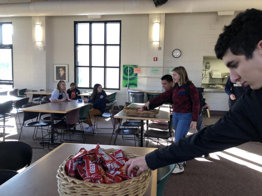 Seniors+Stevie+Frisch+and+Pia+Schultz+and+junior+Gabe+Ramirez+grab+snack.+The+new+setup+features+multiple+snack+baskets+at+tables+in+the+cafeteria.+