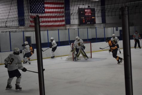 Boys hockey loses to rival Mahtomedi