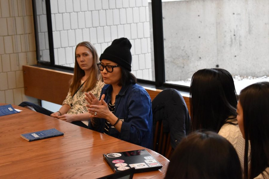 Author Su Hwang discusses her book with students