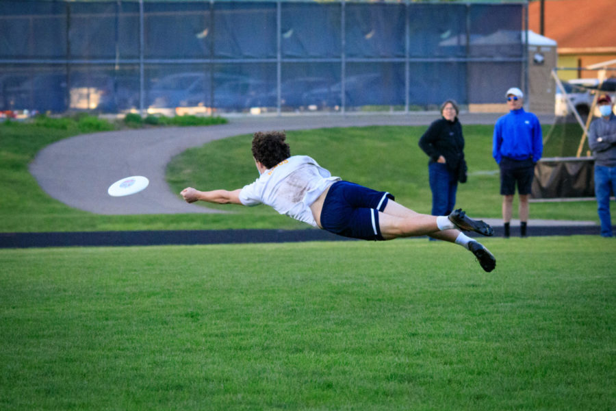 [ST. PAUL, MN] — May 13, 2021: SPA Boys Ultimate play Edina JV on Lang Field at SPA.