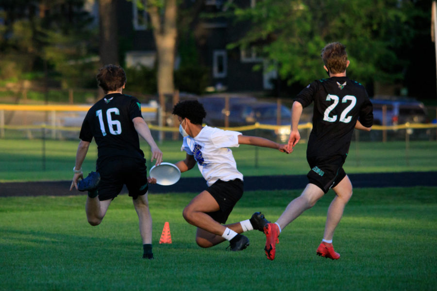 [ST. PAUL, MN] — May 13, 2021: SPA Boys Ultimate play Edina JV on Lang Field at SPA.