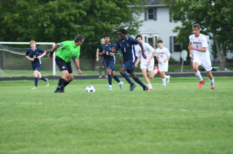 Freshmen Ezra Straub dribbles past a defender. 