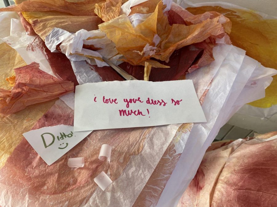 Fans of the dress have left notes of encouragement for Besse as she continues to work.