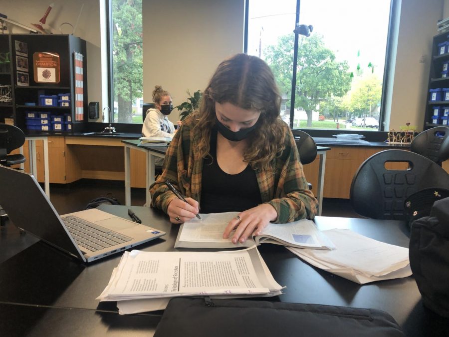 PHILOSOPHISING ABOUT PHILOSOPHY. Freshman Maddie Pierce studies for her Harkness discussion on Socrates on Friday. “I have to study,” Pierce said. “This is a huge part of my grade.” Pierce was concerned about the task, but prepared to the best of her abilities. 