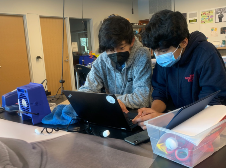 Sophomores Orion Kim and Baasit Mahmood work together in the design lab after initially meeting in room 4165. 

