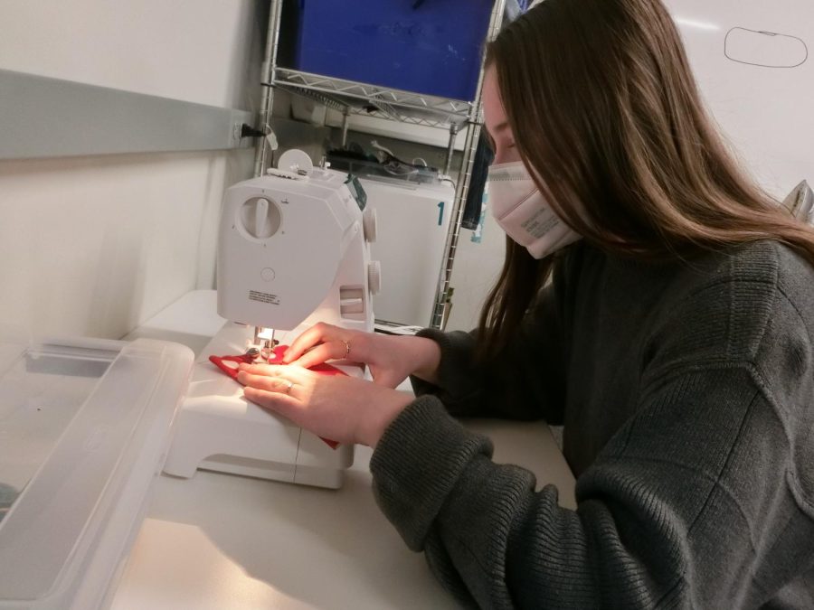KEEP SEWING. Senior Ruth Mellin crafts a prototype of a bag that will be used as a reference when creating the final product.