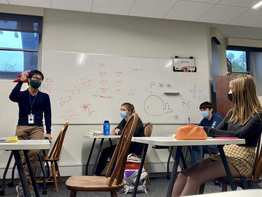 Former Director of Debate Vincent Cheng talks to the beginning debate class this fall during prep for a debate on bitcoin.