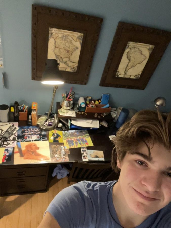 [WHAT'S ON MY DESK?] Peltier presents clean workspace with nostalgic items