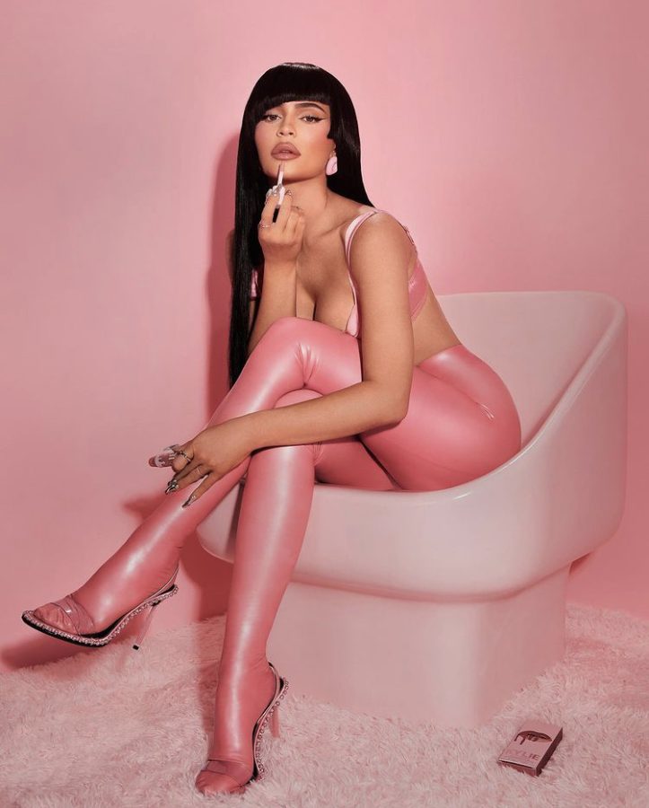 CRAFTING+AN+EMPIRE.+Kylie+utilizes+her+massive+Instagram+following+to+promote+the+launch+of+new+products%2C+such+as+Kylie+Cosmetics%E2%80%99+new+clean+and+vegan+makeup+formulas%2C+which+she+first+teased+via+Instagram+in+late+June+2021.+