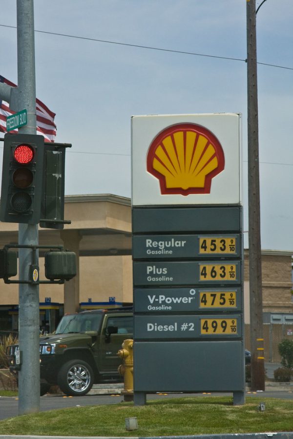 On Apr. 7, gas prices in the U.S. reached it’s high at $5.80 in California. Minnesota’s gas prices are currently averaging just under $4.00. These high prices are a result of Russia’s invasion of Ukraine and the U.S. stopping the import of Russian oil. Now, the Biden administration is trying to find a way to decrease gas prices. 