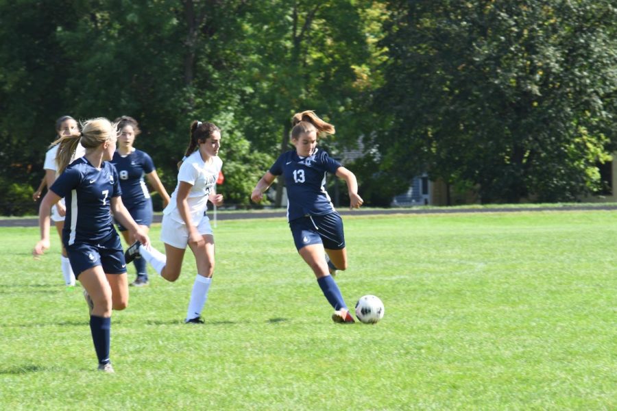 Ibid archive photo of Sarah Oppenheim playing during the Fall 2021 soccer season.