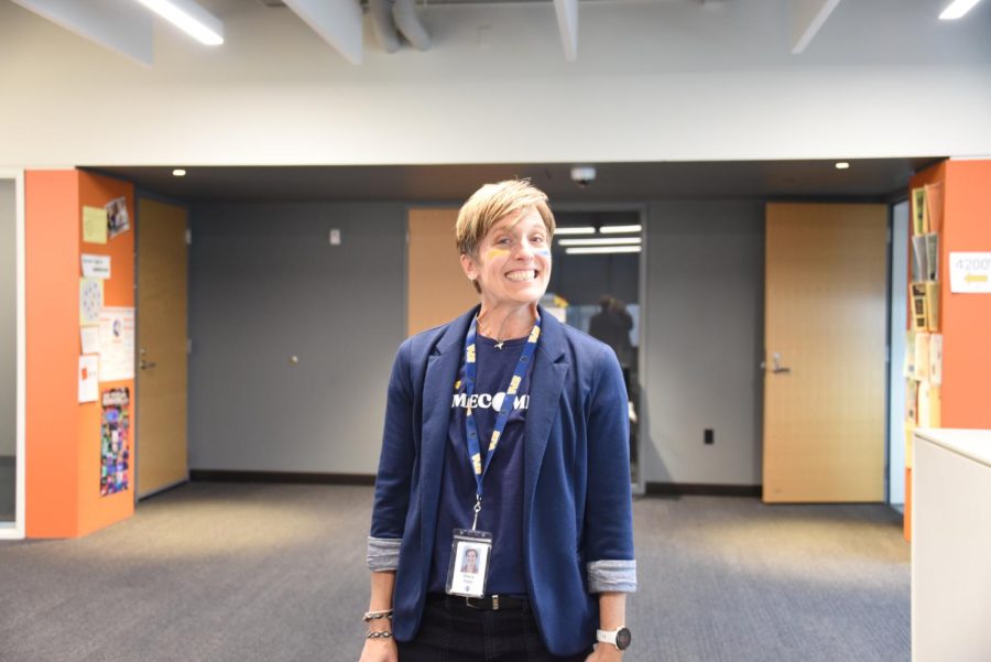 HAPPY HOMECOMING. Dean of Students Stacy Tepp sports a big smile and a navy outfit for the last day of Homecoming week. 