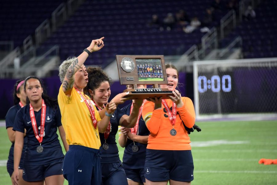 SPARTAN PRIDE. Captains Maryeva Gonzalez, Heidi Deuel and Lindsay Browne join head coach in Aileen Guiney in displaying the trophy to their fans.