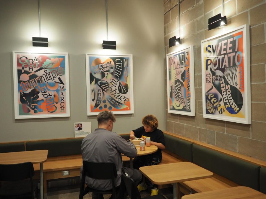 SECLUDED DINING. In addition to the main ordering and food preparation area, there is also a separate area of the store for dining in. With everything from tables, silverware and water to artwork and two single stall bathrooms, the dining section of the restaurant is undoubtedly well designed.
