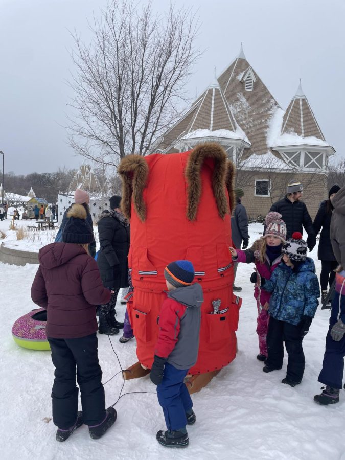 SNOW MEN. A sculpture made of coats attracts goers (Clara Ann Bagnoli)