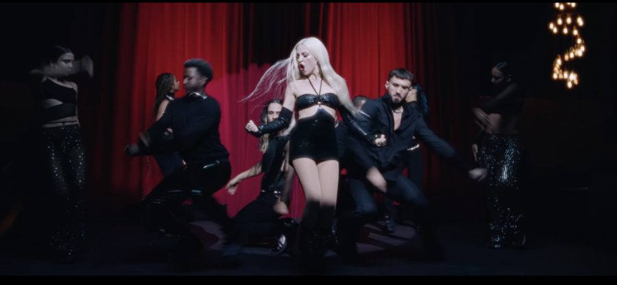 MILLION DOLLAR BABY. In the official video, Ava Max performs on stage at the "Diamonds and Dancefloors" club.