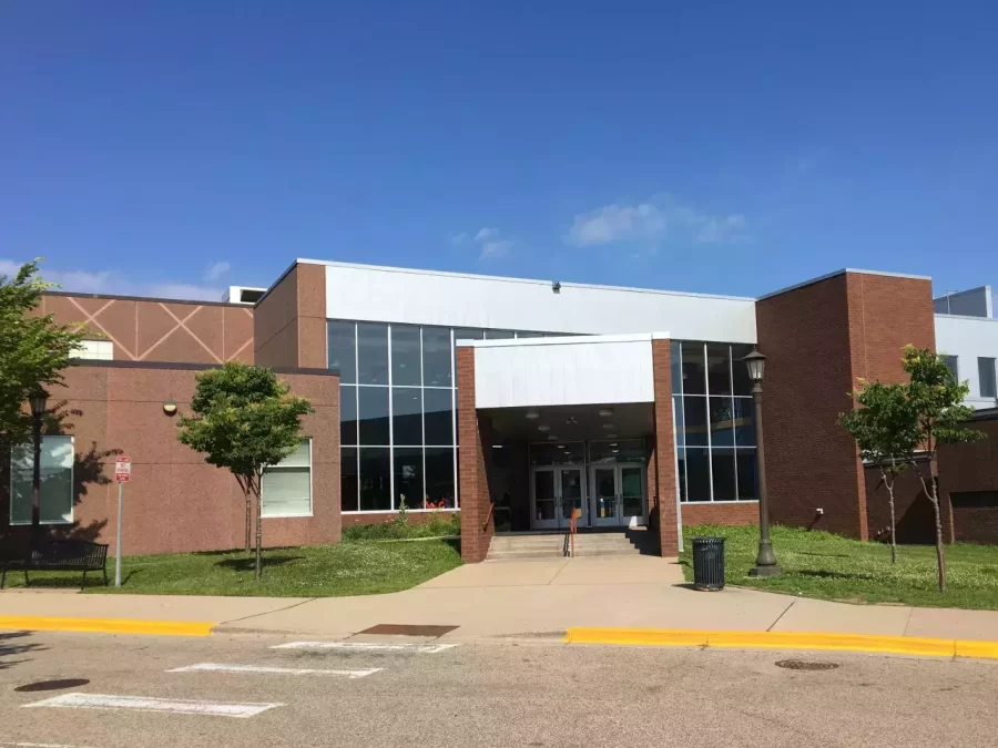 OXFORD+CENTER.+Jimmy+Lee+Recreation+Center+remains+closed+after+a+16-year-old+St.+Paul+student+was+shot+in+the+head+by+a+recreation+center+employee+on+Jan.+18.+This+was+the+second+shooting+near+or+at+St.+Paul+Schools+in+January.+The+26-year-old+offender%2C+Exavir+Dwayne+Binford+Jr.%2C+was+a+community+recreation+specialist+at+Jimmy+Lee+and+got+into+a+fight+with+the+victim+and+another+student+before+the+shooting.