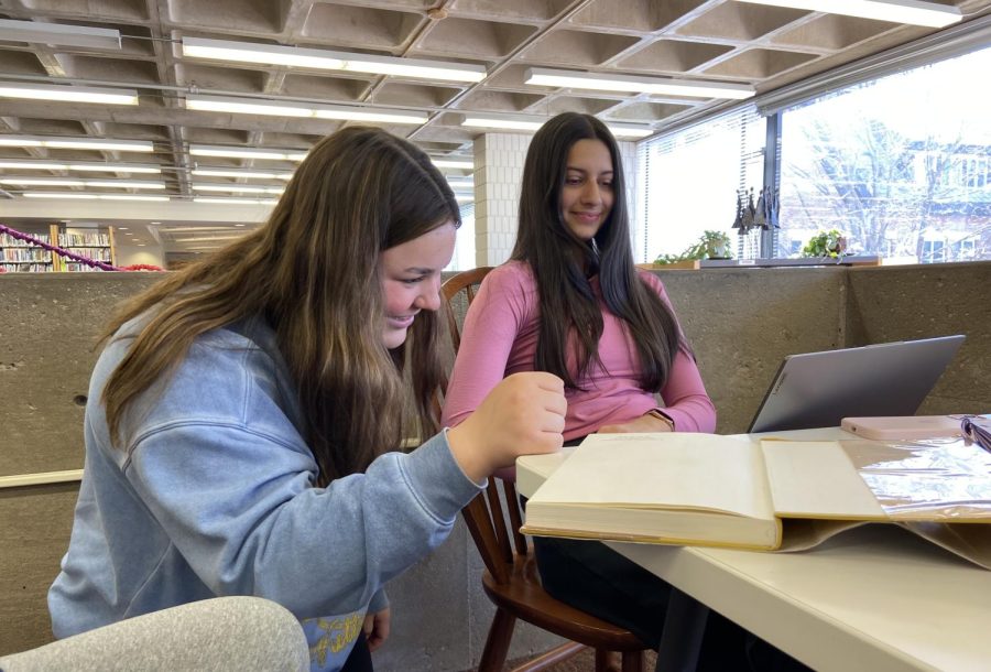 OPEN SPACE. Freshman sit in the library during their free periods, which will end once seniors leave for senior project. Still, freshman Kavita Deo enjoys the space with her friends. “I like the library because it is quiet and there’s a lot of natural light,” Deo said.