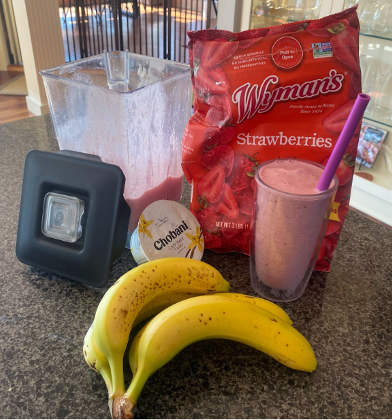 GOOD INGREDIENTS. When making a smoothie, it is important to focus on what tastes good and what creates a healthy, protein-rich drink. Things like yogurt, protein powder, and fruit can all help in making the perfect smoothie.