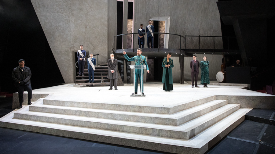 DEADLY+DENMARK.+Hamlet+takes+place+on+a+bare%2C+gray+stage+with+three+levels+and+a+balcony%2C+and+the+actors+occasionally+appear+at+floor+level+with+the+audience.+The+blandness+of+the+backdrops+allowed+for+complete+focus+on+the+acting+and+costume+design%2C+which+were+far+more+interesting.