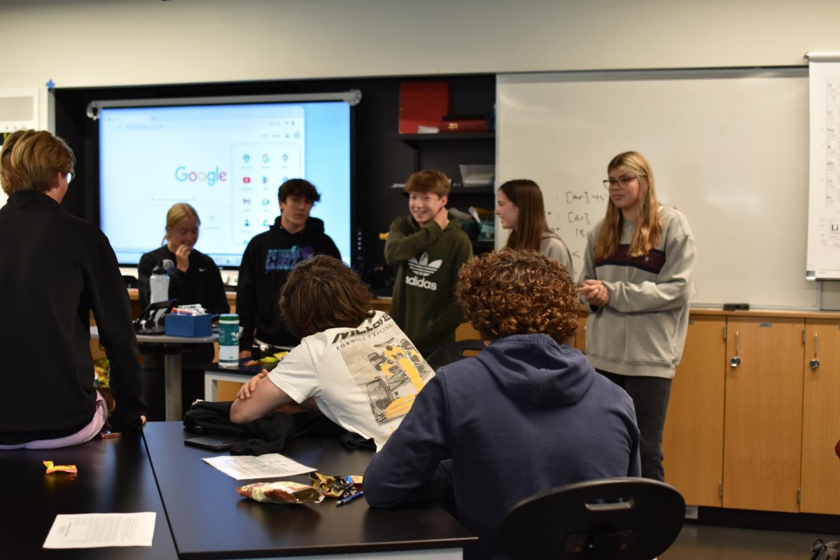 MODEL STUDENTS. The Model UN club hosts their first meeting room 4220 along side Youth in Governmetn club after the annual club fair. “The turnout was great,” Youth in Government club leader Lucy Thomas said.